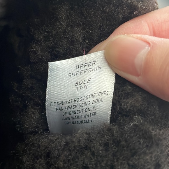 UGG Australia Sheepskin Boots - Picture 7 of 7